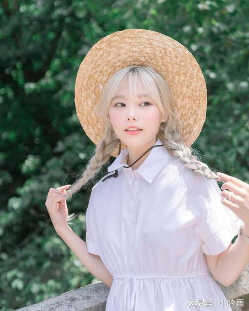 小萝莉吃瓜,小萝莉的甜蜜瓜果时光