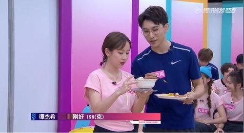 吃瓜吃货女孩图片,吃货女孩的美食探秘之旅