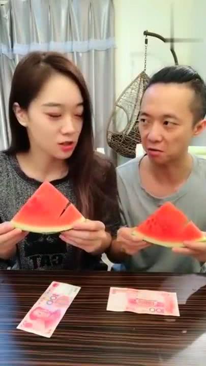 微笑吃瓜的视频,体验欢乐瞬间