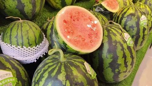 包着头吃瓜,包着头吃瓜的夏日风情