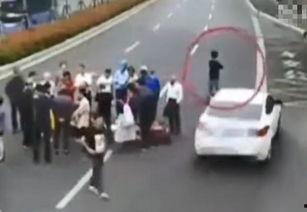 吃瓜车祸女生,探寻吃瓜女生的意外命运