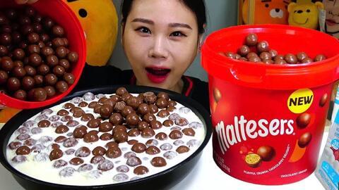 巧克力甜品及吃瓜,巧克力甜品与悠闲吃瓜时光的完美邂逅