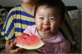 儿童搞笑吃瓜,小宝贝搞笑吃瓜瞬间