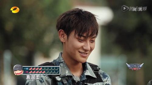 黄子韬吃瓜照片