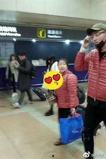 吃瓜大叔大妈和帅哥,吃瓜大叔大妈与帅哥的趣味碰撞