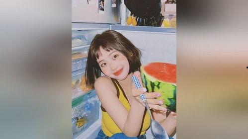 夏日氛围吃瓜拍照